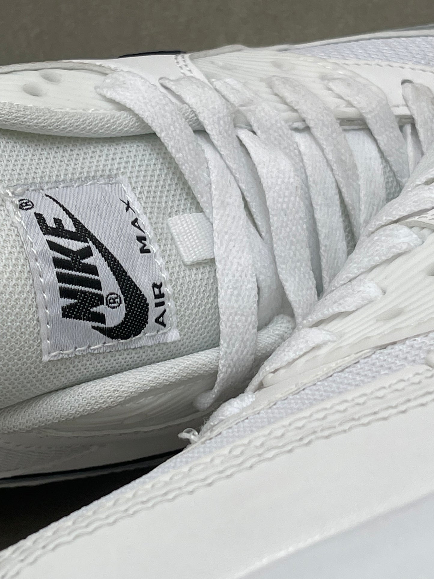 Nike Air Max 90 Outlined Swoosh