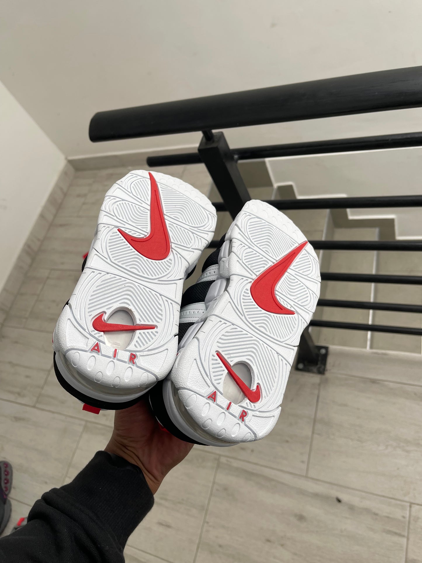 Nike Air More Uptempo Low White Red