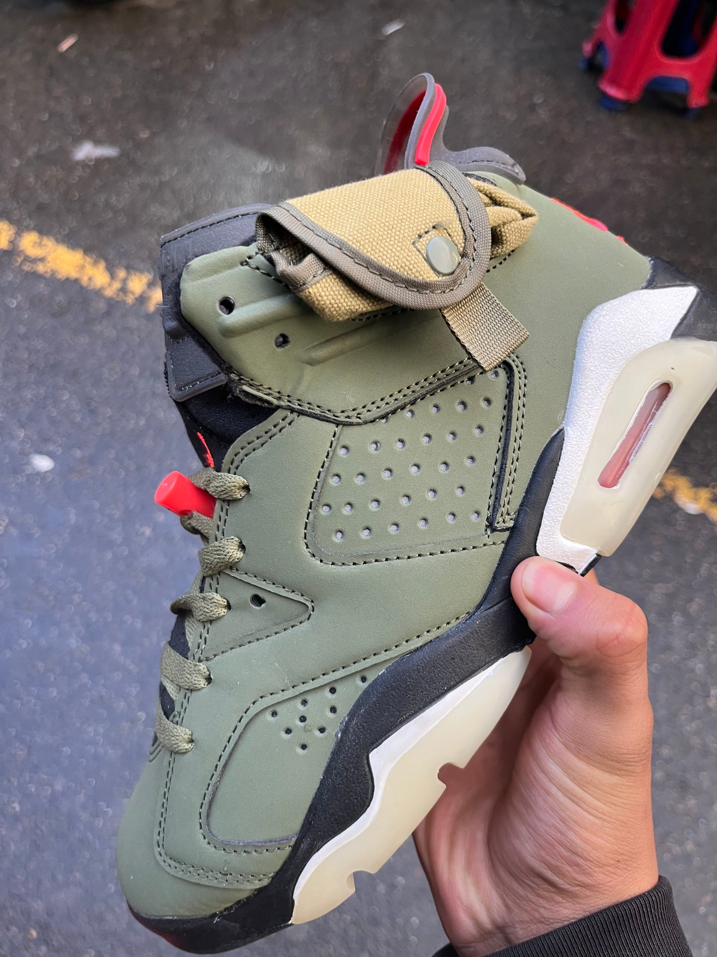 Air Jordan Retro 6 x Cactus Jack (1.1)