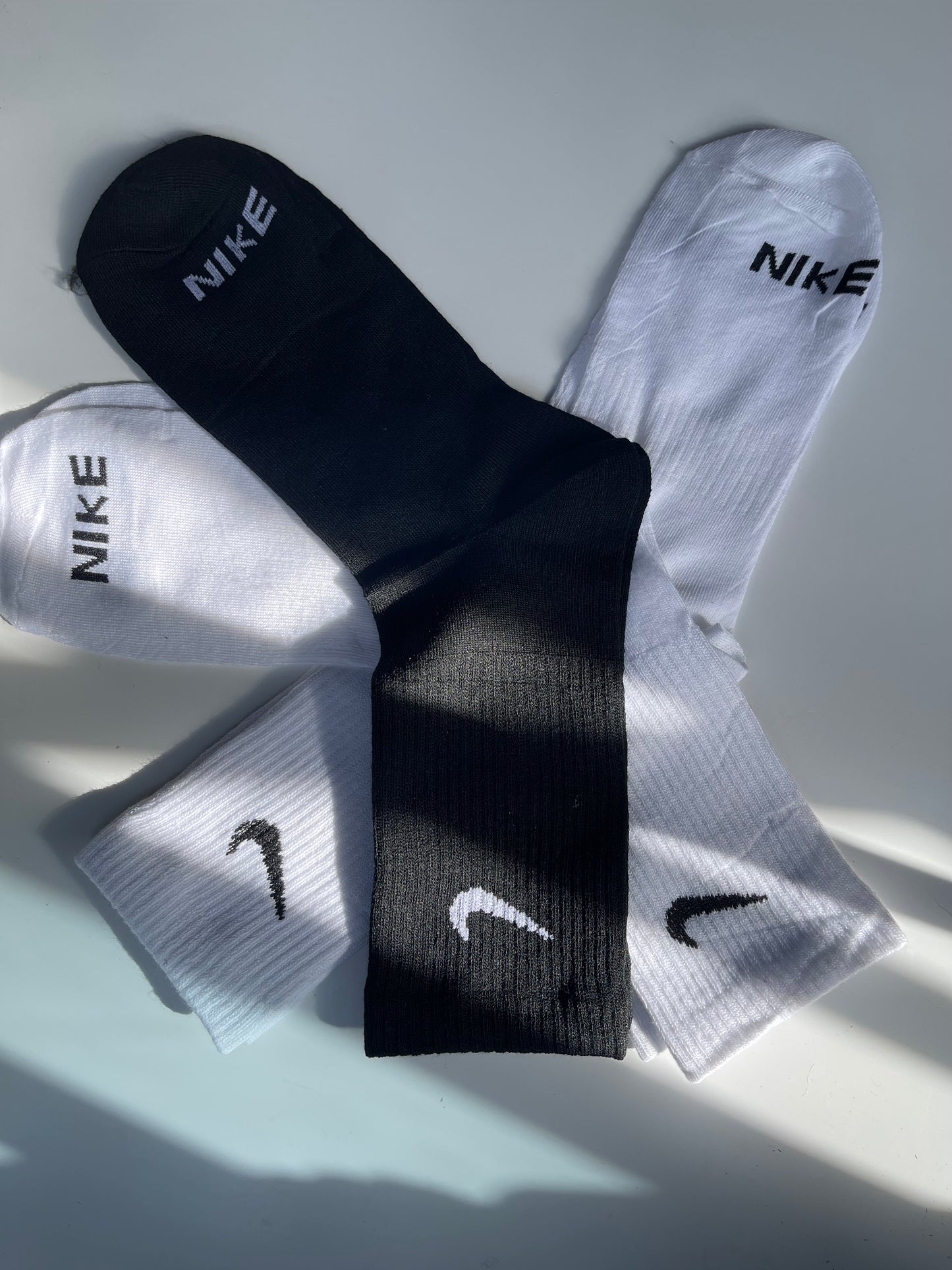 Medias Nike Caña Alta x3 – Comodidad y Estilo Streetwear