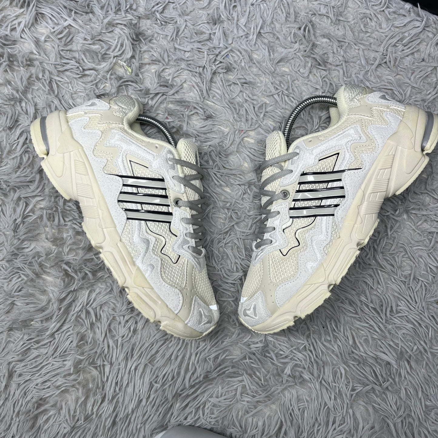 Adidas Response CL x Bad Bunny “Wonder White” (1.1)