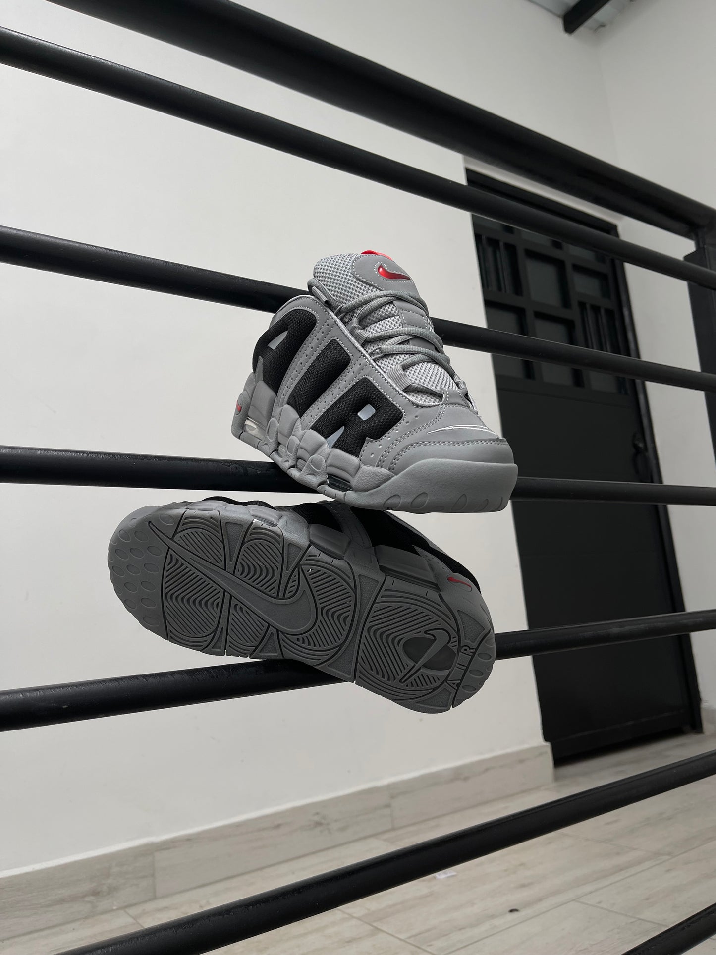 Nike Air More Uptempo Low Gris