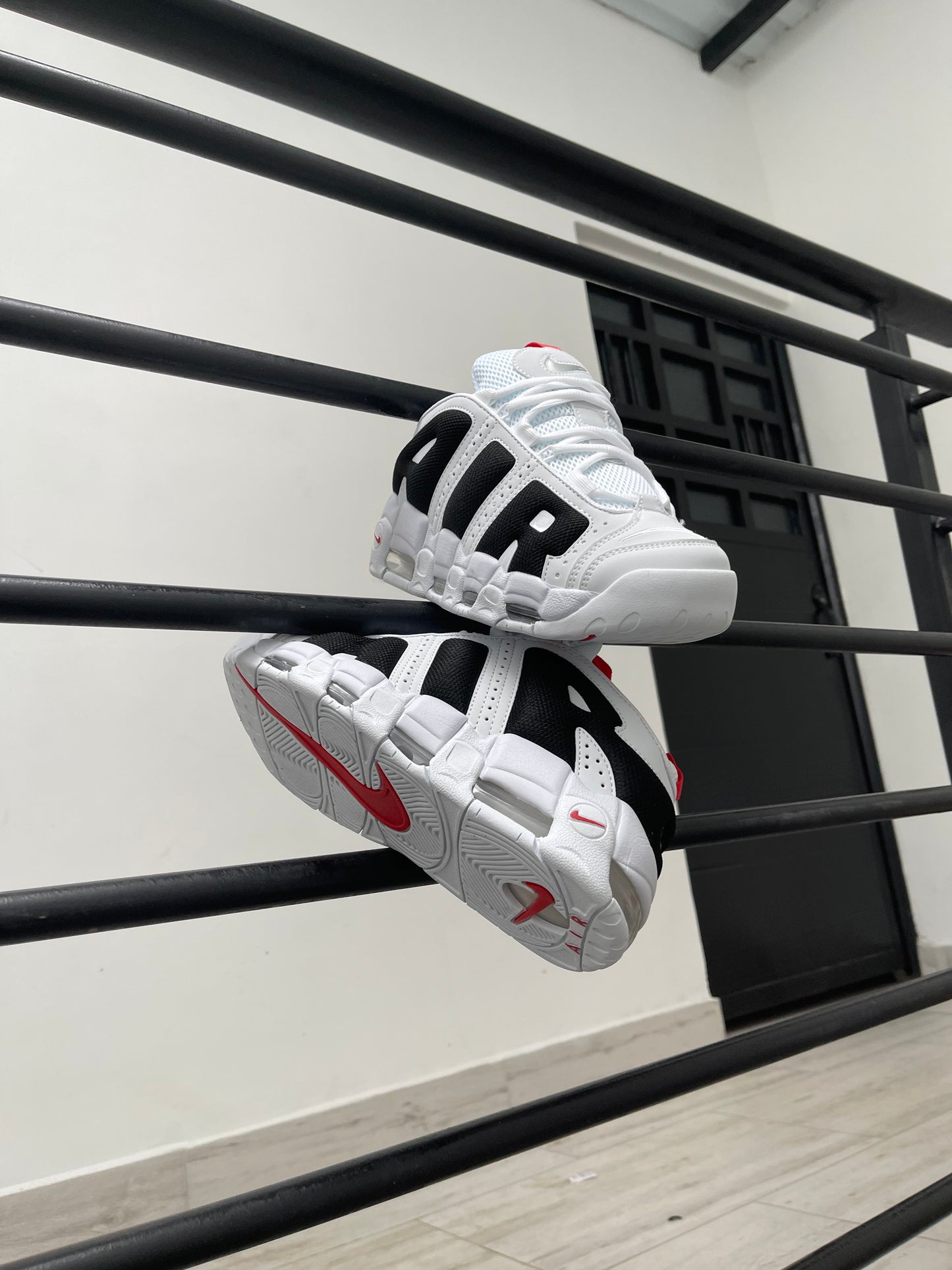 Nike Air More Uptempo Low White Red