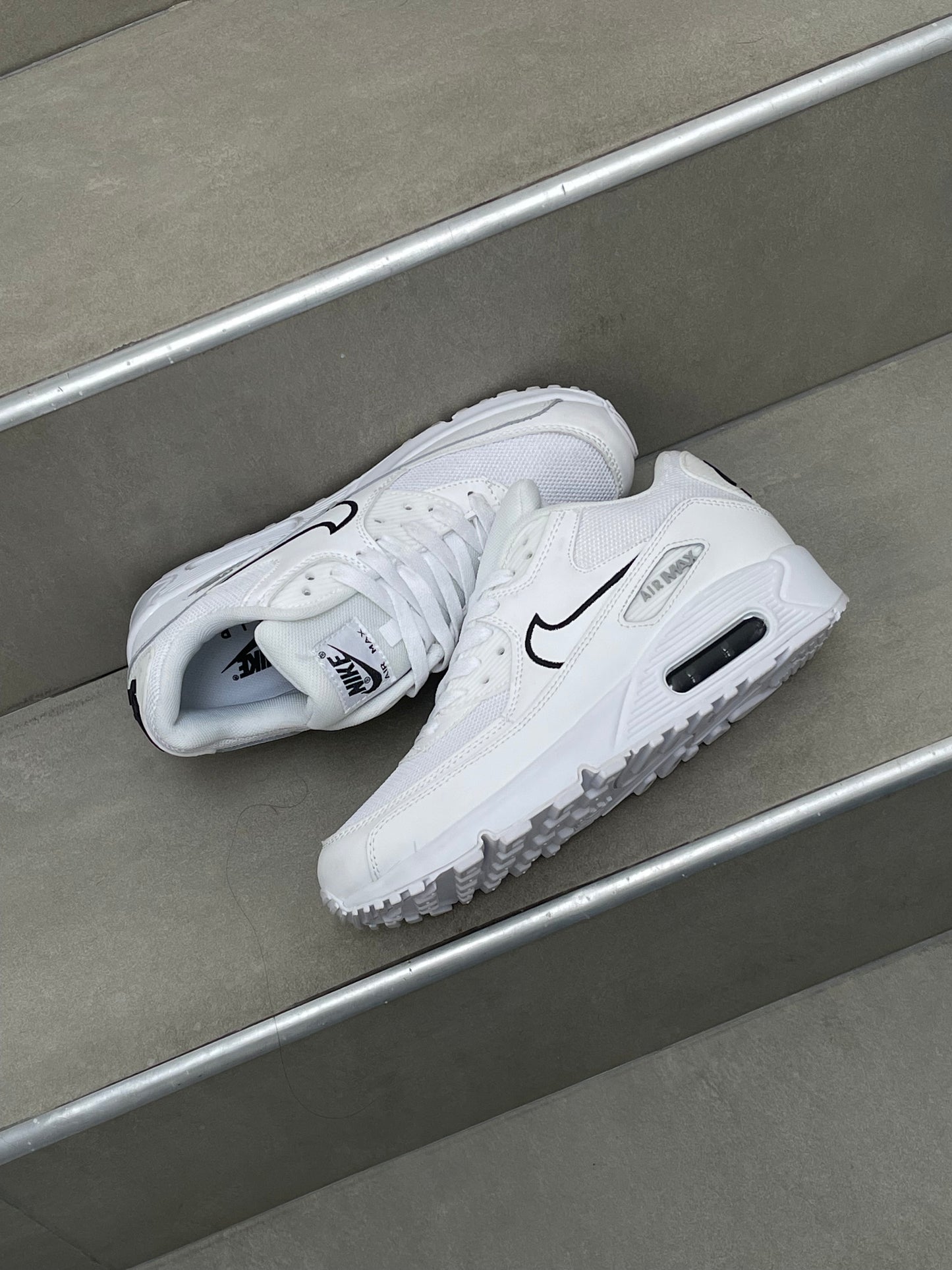 Nike Air Max 90 Outlined Swoosh