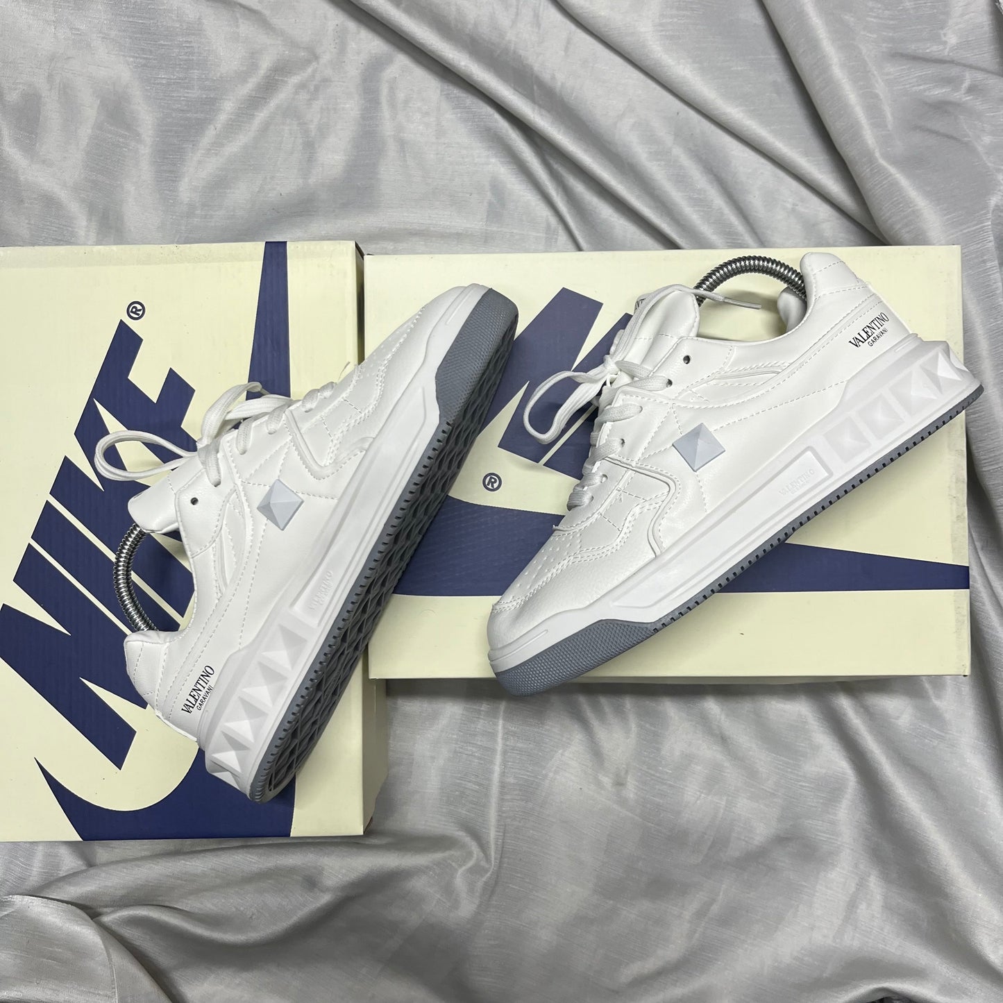 Valentino Diamante White and Grey (1.1)