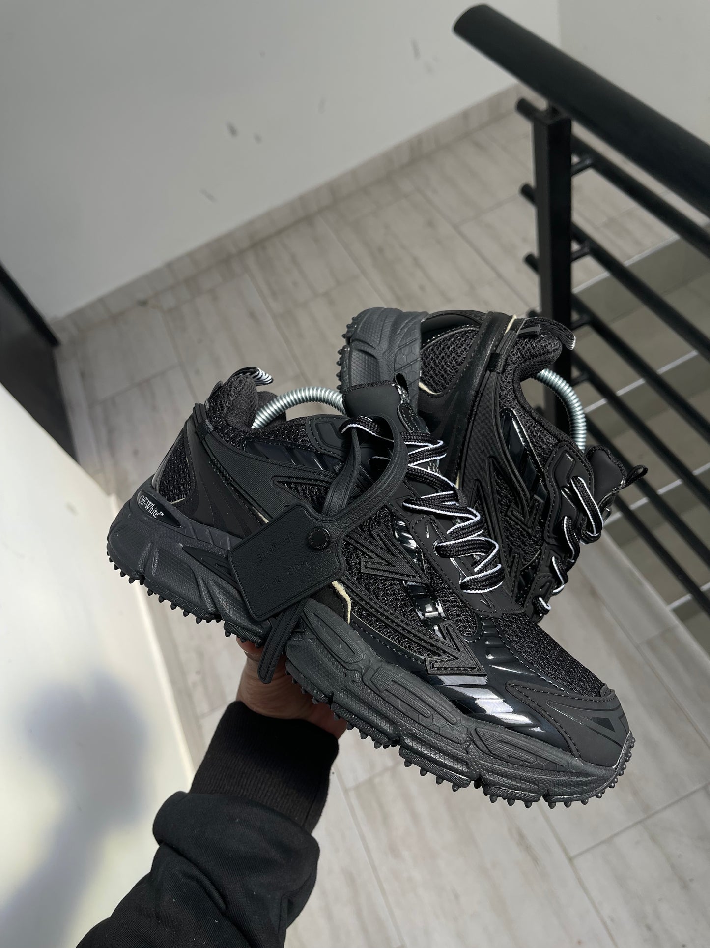 Off-White Be Right Back Black