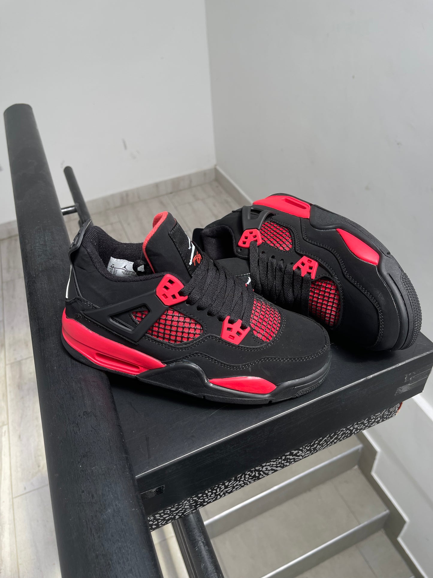 Jordan Retro 4 Red Thunder