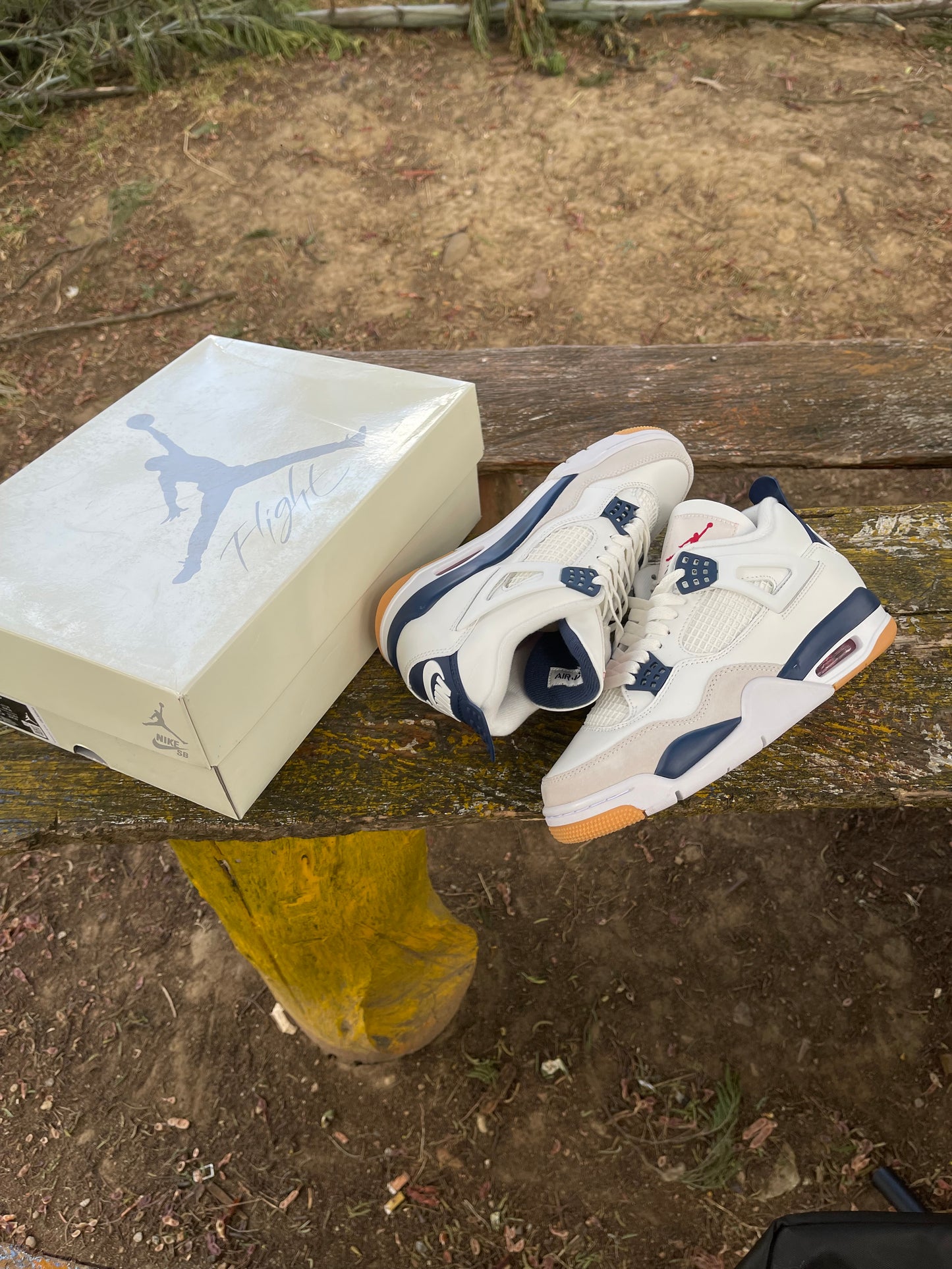 Air Jordan 4 SB “Navy”