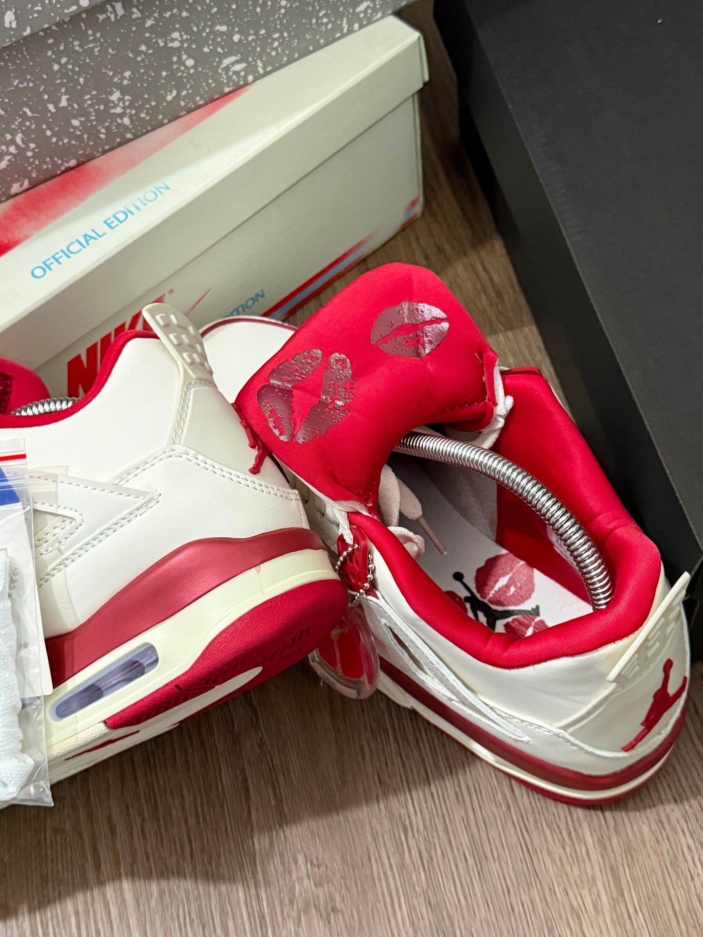 Nike Air Jordan 4 Retro Valentine's Day