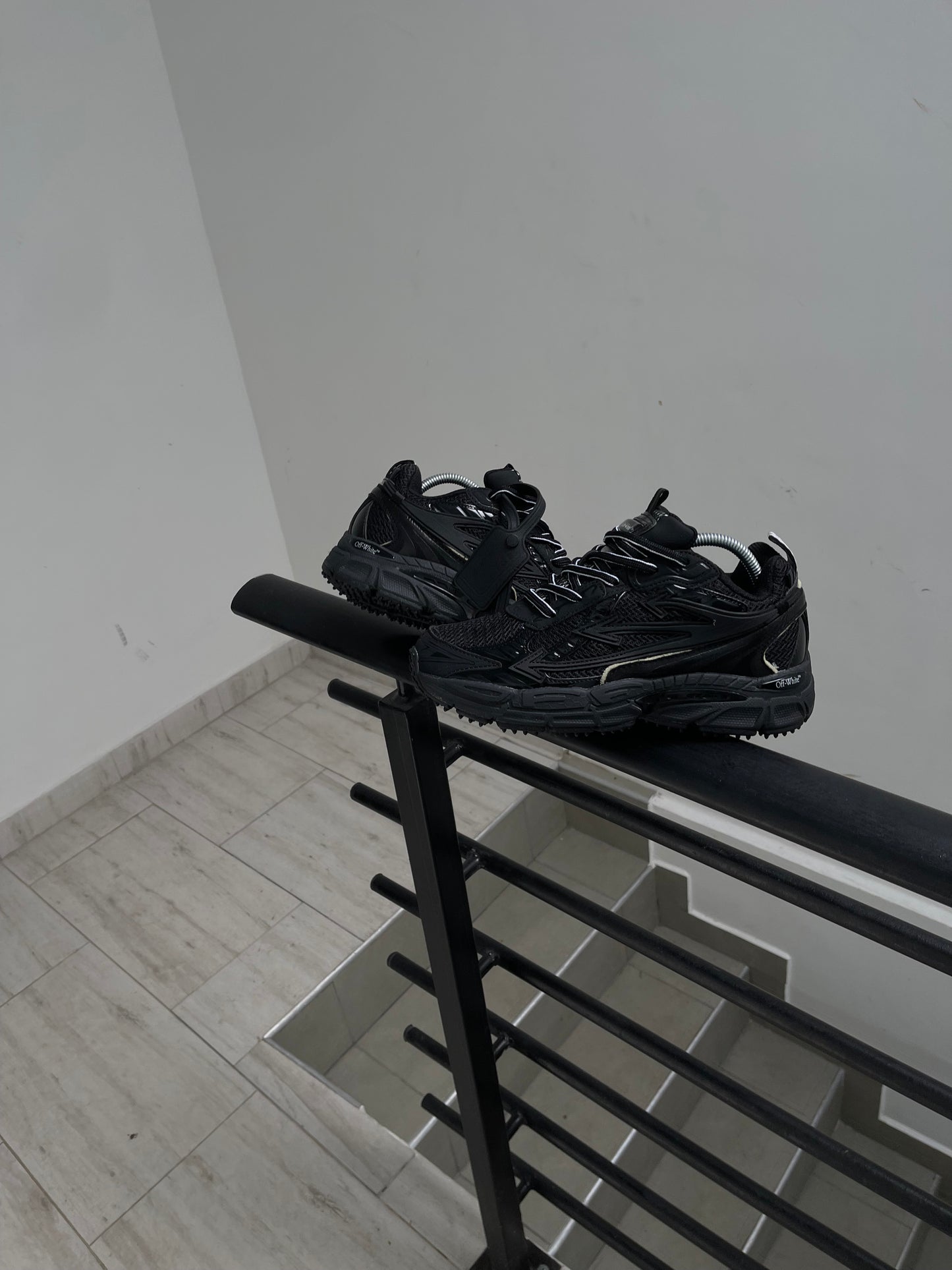 Off-White Be Right Back Black