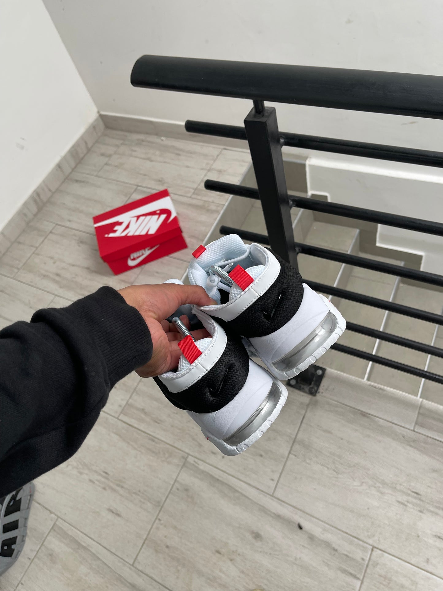 Nike Air More Uptempo Low White Red