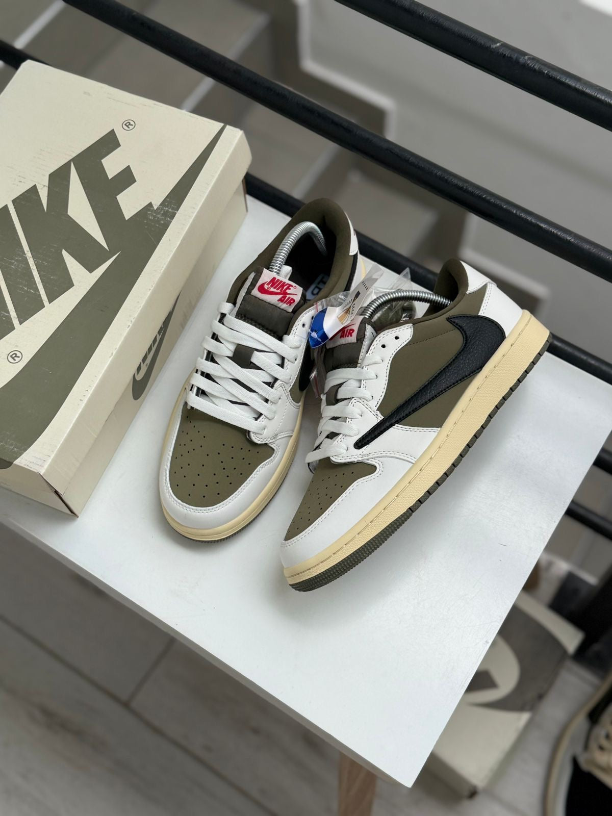 Nike Air Jordan 1 Low x Travis Scott "Medium Olive"