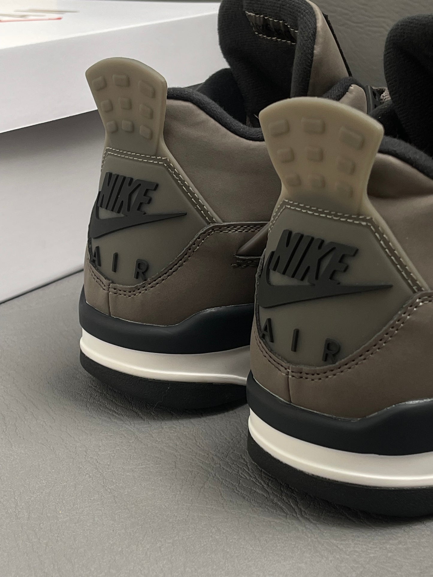 Jordan Retro 4 CAVE STONE