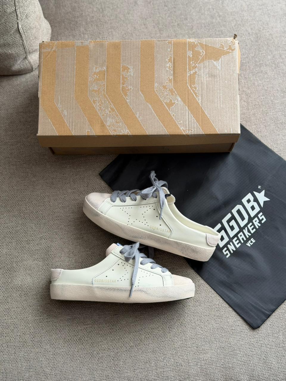 GOLDEN GOOSE