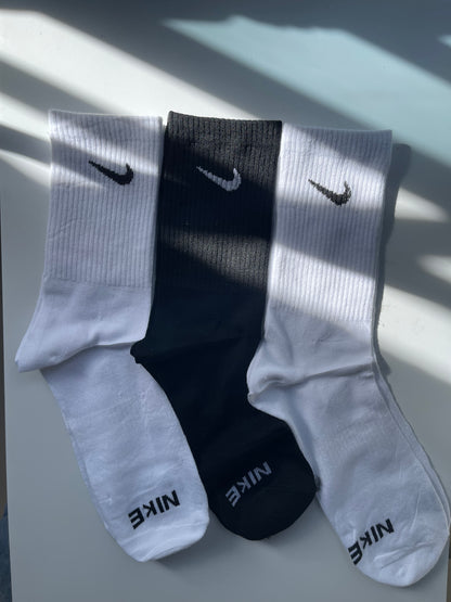 Medias Nike Caña Alta x3 – Comodidad y Estilo Streetwear