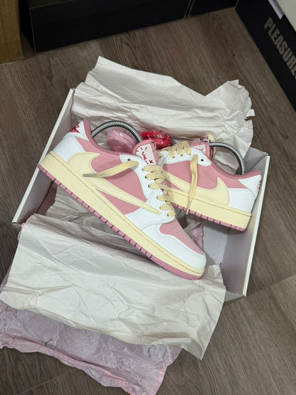 AIR JORDAN RETRO 1 X TRAVIS SCOTT