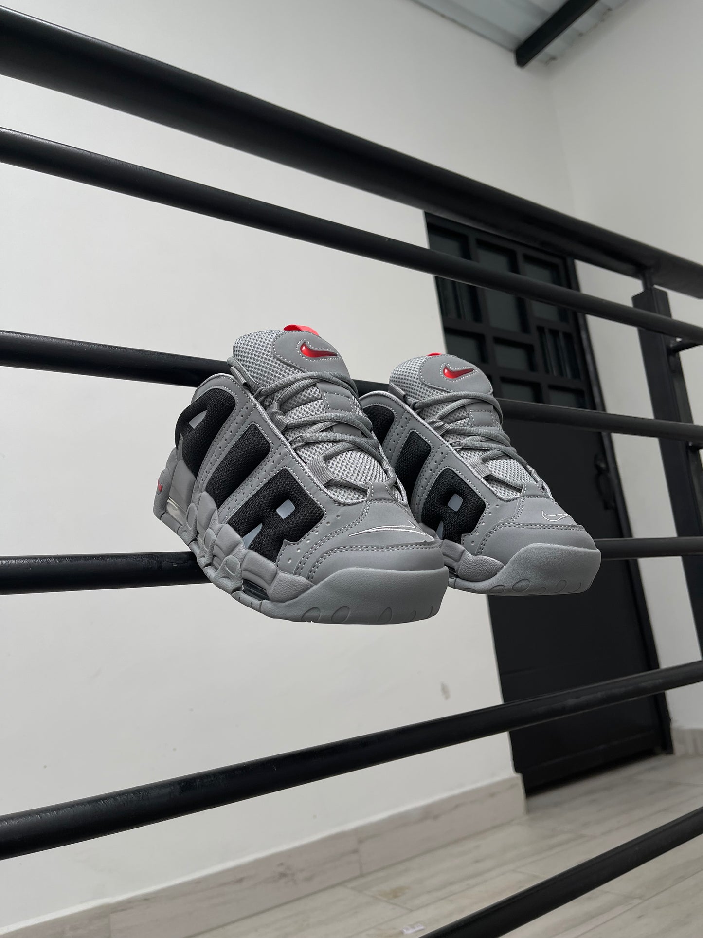 Nike Air More Uptempo Low Gris