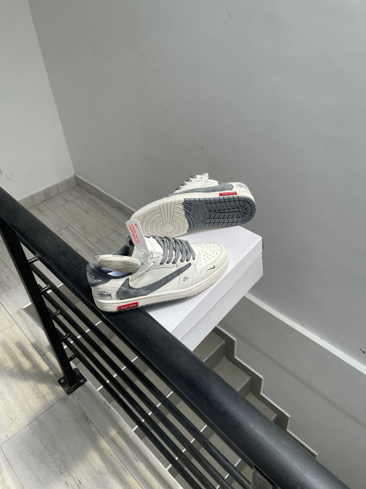 Jordan 1 Low Travis Scott x Supreme