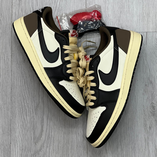 NIKE R1 X TRAVIS