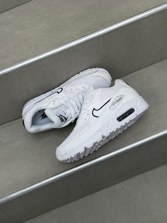 Nike Air Max 90 Outlined Swoosh