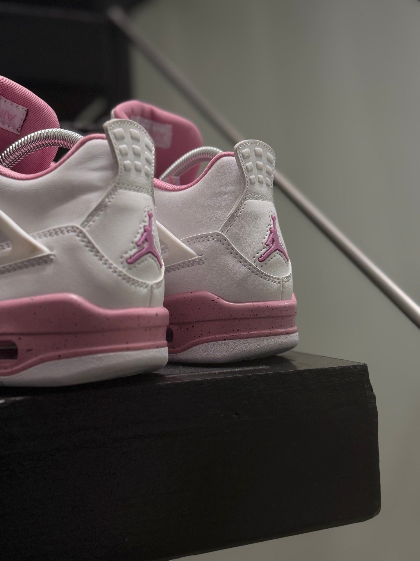 Air Jordan Retro 4 “PINK OREO”
