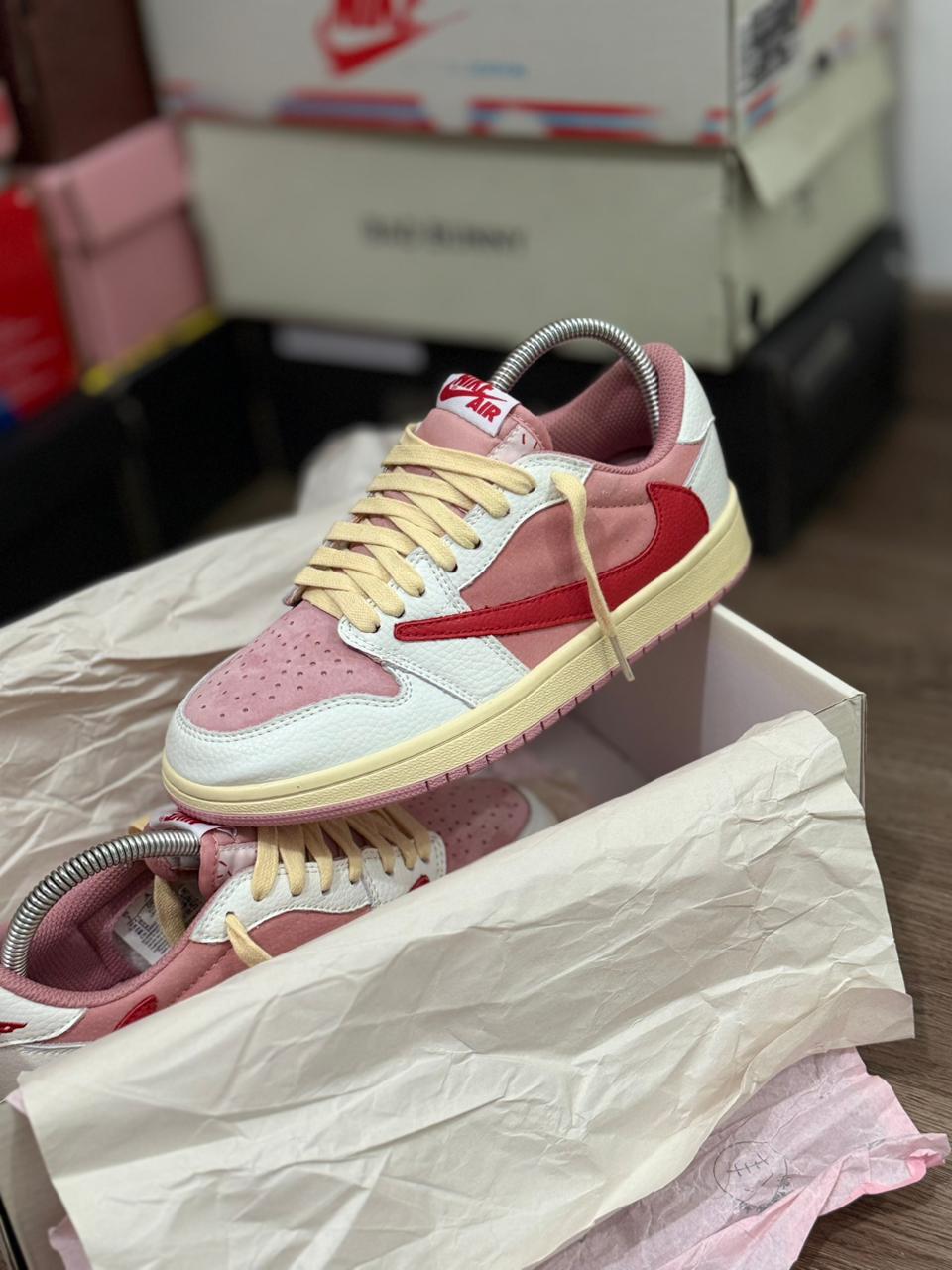 AIR JORDAN RETRO 1 X TRAVIS SCOTT