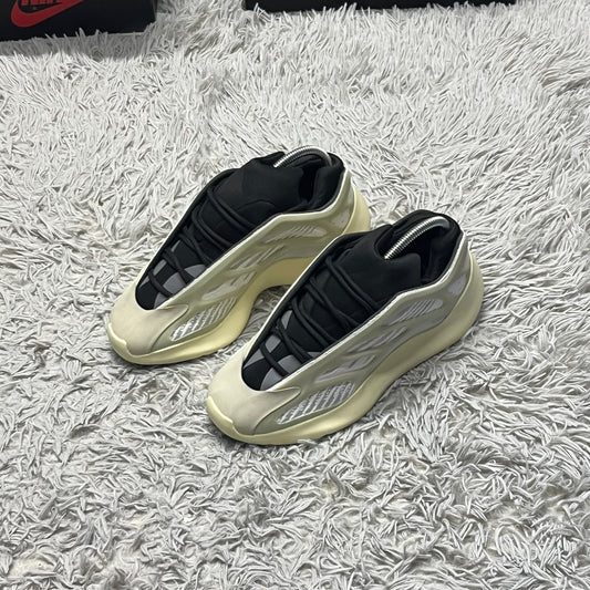 Yeezy 700 v3 beige