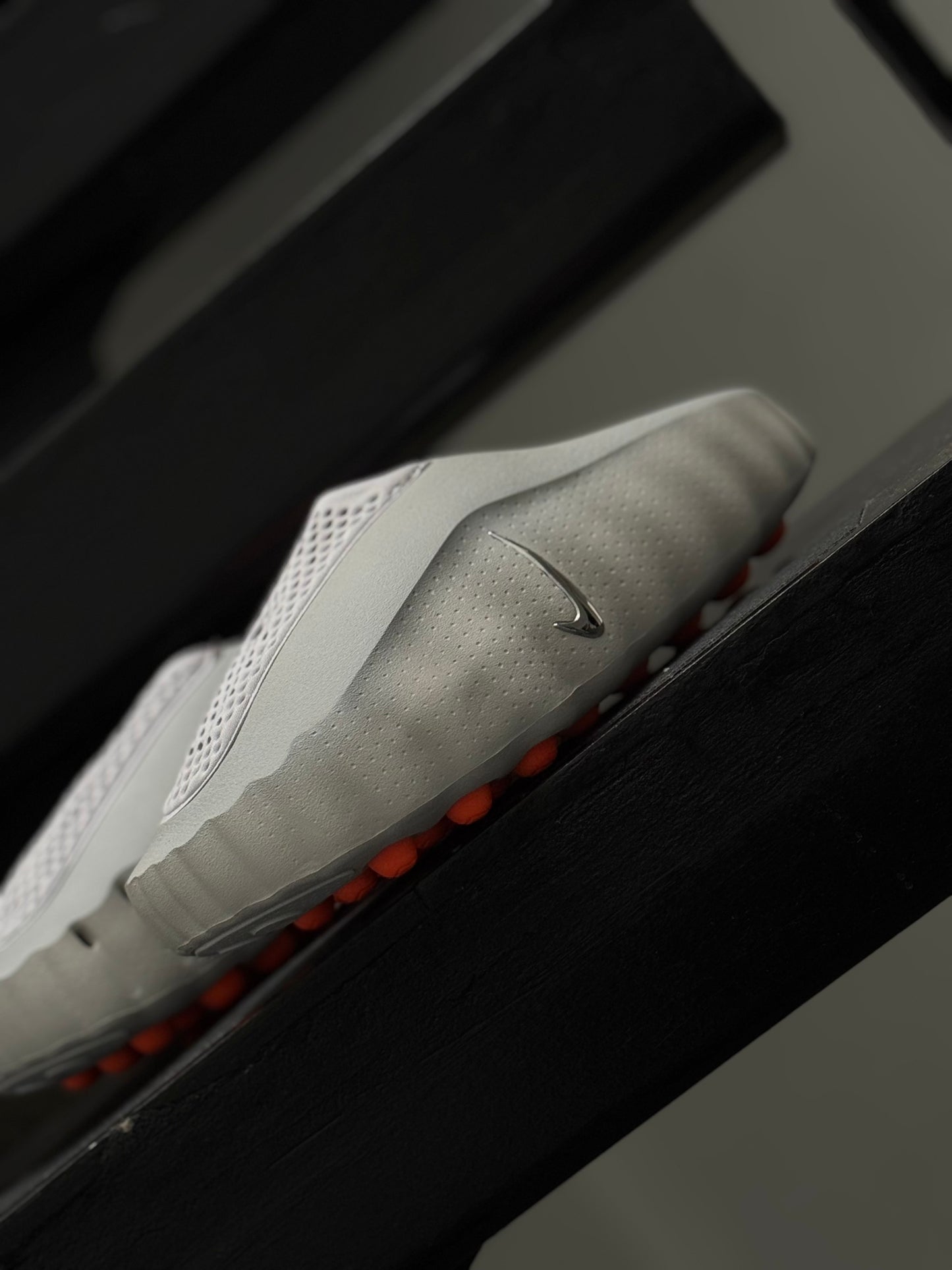 NIKE MIND 001