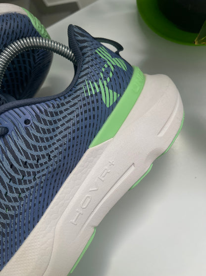 HUNDER ARMOUR HOVR 4+