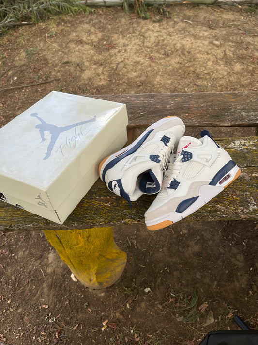 Air Jordan 4 SB “Navy”