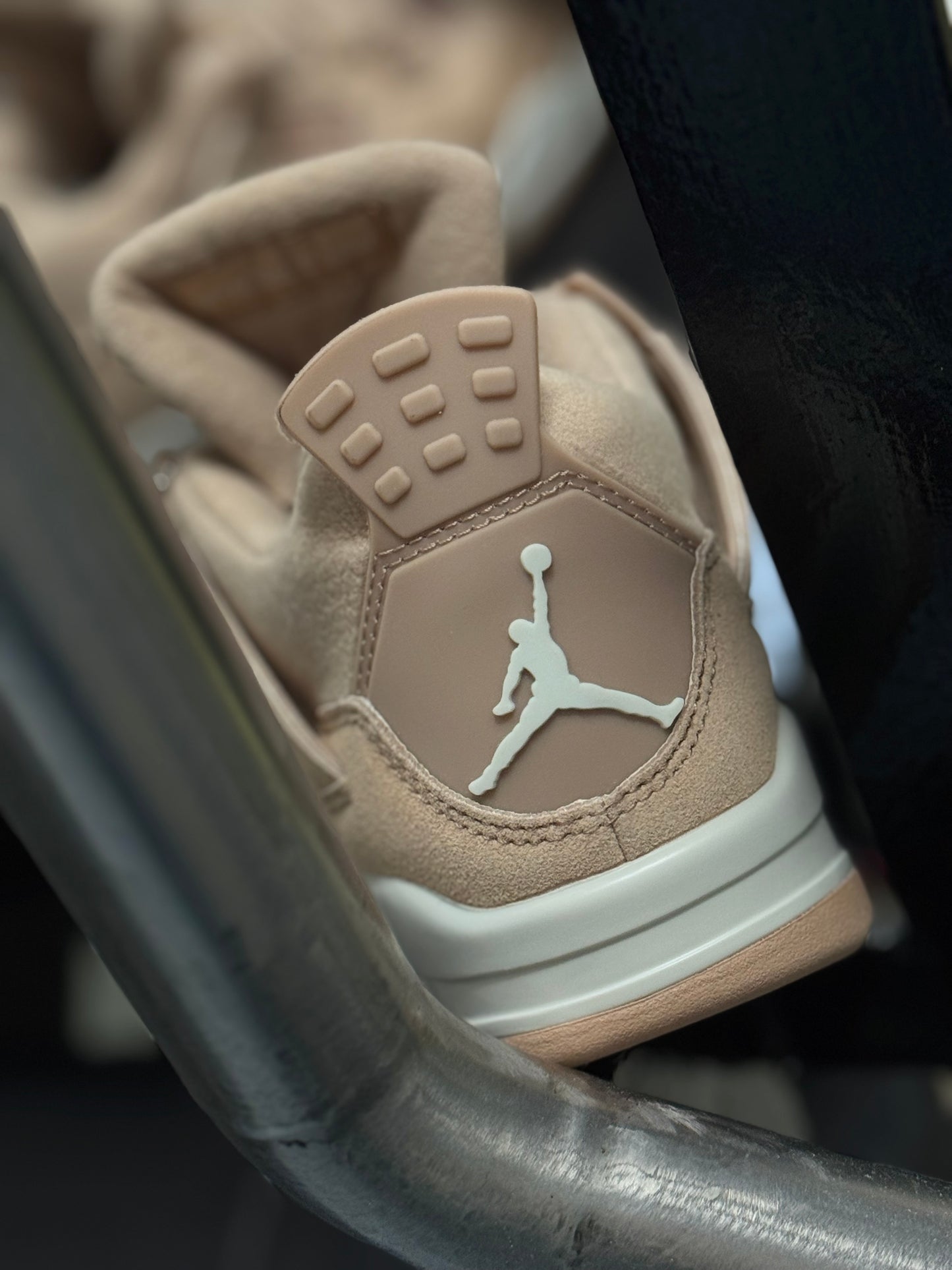 Air Jordan Retro 4 “COZY GIRL”