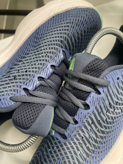 HUNDER ARMOUR HOVR 4+